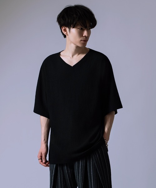 Crownor(クラウノアー)の「シャーリング Vネック ルーズカットソー(Tシャツ/カットソー・メンズ・グレイッシュベージュ/オリーブ系/ブラック・SMALL/MEDIUM/LARGE)」の4枚目の写真