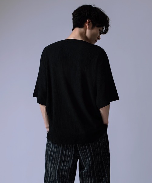 Crownor(クラウノアー)の「シャーリング Vネック ルーズカットソー(Tシャツ/カットソー・メンズ・グレイッシュベージュ/オリーブ系/ブラック・SMALL/MEDIUM/LARGE)」の6枚目の写真