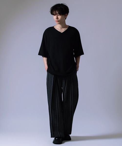Crownor(クラウノアー)の「シャーリング Vネック ルーズカットソー(Tシャツ/カットソー・メンズ・グレイッシュベージュ/オリーブ系/ブラック・SMALL/MEDIUM/LARGE)」の7枚目の写真
