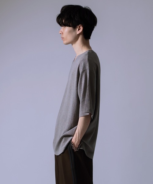 Crownor(クラウノアー)の「シャーリング Vネック ルーズカットソー(Tシャツ/カットソー・メンズ・グレイッシュベージュ/オリーブ系/ブラック・SMALL/MEDIUM/LARGE)」の9枚目の写真