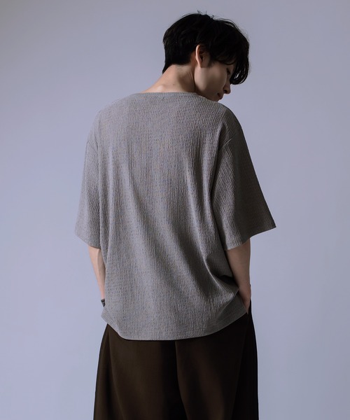 Crownor(クラウノアー)の「シャーリング Vネック ルーズカットソー(Tシャツ/カットソー・メンズ・グレイッシュベージュ/オリーブ系/ブラック・SMALL/MEDIUM/LARGE)」の10枚目の写真