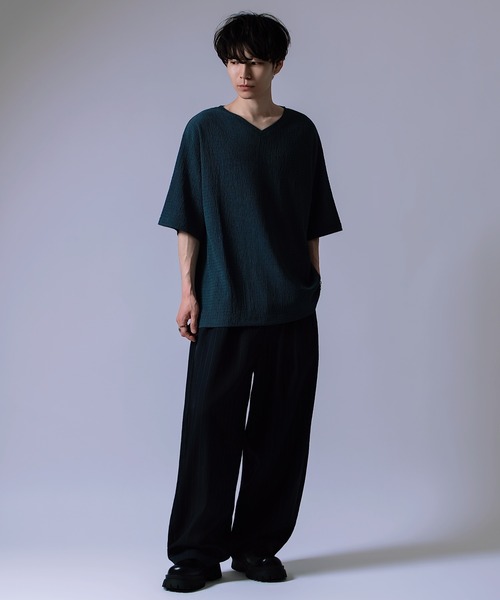 Crownor(クラウノアー)の「シャーリング Vネック ルーズカットソー(Tシャツ/カットソー・メンズ・グレイッシュベージュ/オリーブ系/ブラック・SMALL/MEDIUM/LARGE)」の15枚目の写真