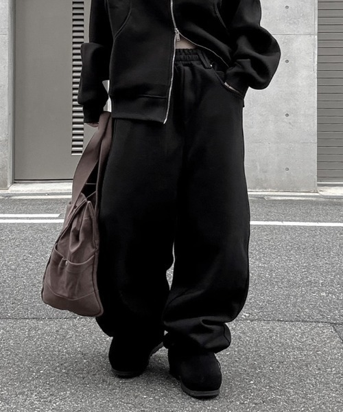 YACA(ヤーカ)の「Belt Loop Sweat Pants/ベルトループスウェットパンツ(スウェットパンツ・レディース・ブラック/グレー・FREE)」の2枚目の写真