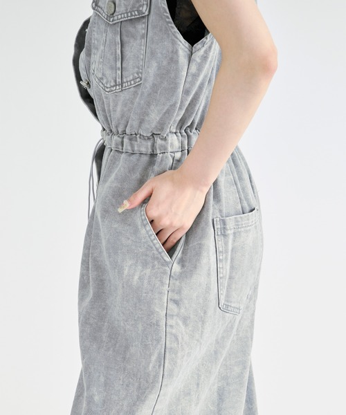 Ezick(エジック)の「washed denim all-in-one/ウォッシュデニムノースリーブオールインワン(つなぎ/オールインワン・レディース・グレー/ライトブラウン・FREE)」の16枚目の写真