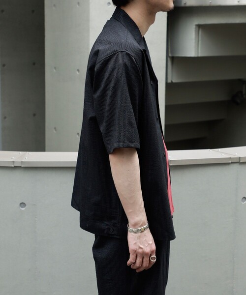marka（マーカ）の「【marka/マーカ】KEY TIMEZ 別注 OPEN COLLAR S/S SHIRT WITH HEM TAB（シャツ/ブラウス・メンズ・ブラック・1/2/3）」の3枚目の写真