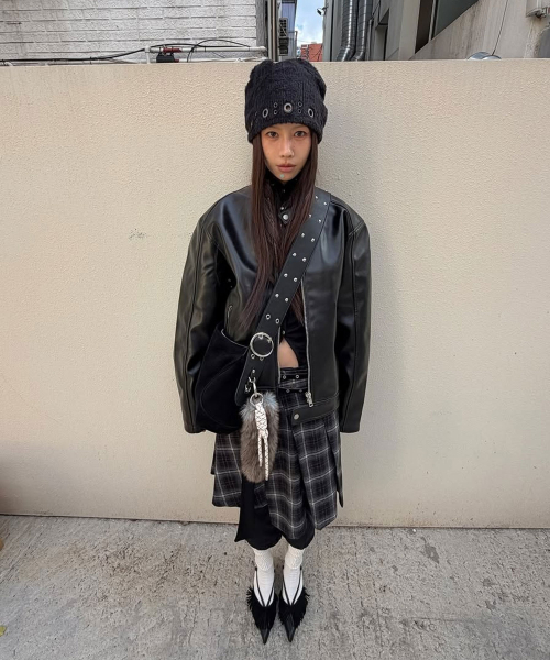 HAVEAWHALE(ハブアホエール)の「arc stud belt bag (BK)(ショルダーバッグ・レディース・その他・FREE)」の1枚目の写真