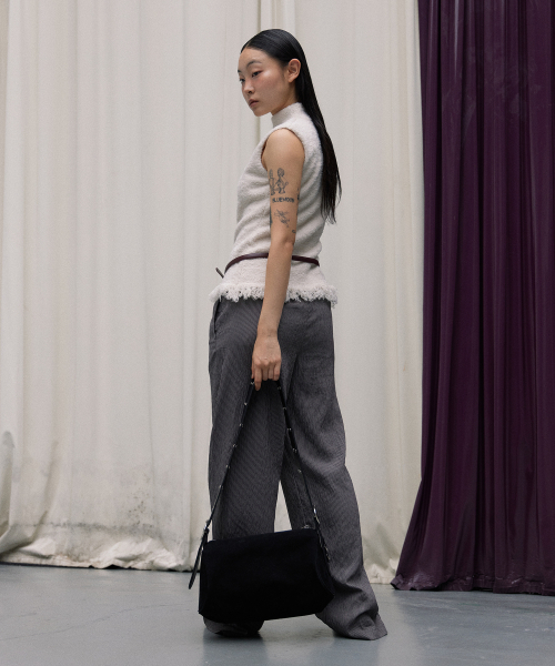 HAVEAWHALE(ハブアホエール)の「arc stud belt bag (BK)(ショルダーバッグ・レディース・その他・FREE)」の8枚目の写真