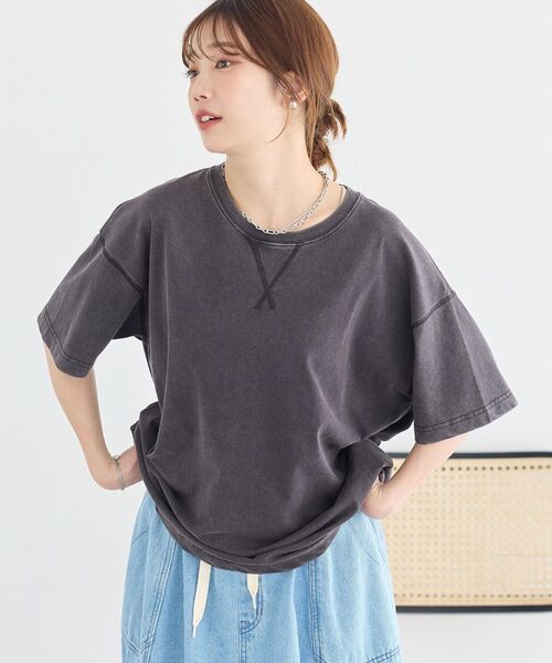 earth music&ecology(アースミュージックアンドエコロジー)の「ピグメント風Tシャツ(Tシャツ/カットソー・レディース・ピンク/ベージュ/チャコールグレー・FREE)」の5枚目の写真