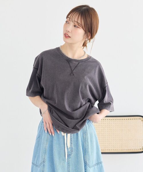 earth music&ecology(アースミュージックアンドエコロジー)の「ピグメント風Tシャツ(Tシャツ/カットソー・レディース・ピンク/ベージュ/チャコールグレー・FREE)」の6枚目の写真