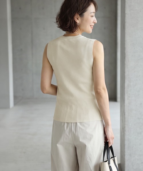 STYLE DELI(スタイルデリ)の「さらさら前ギャザーノースリニットトップス(タンクトップ・レディース・ブラック/レッド/アイボリー・FREE)」の6枚目の写真