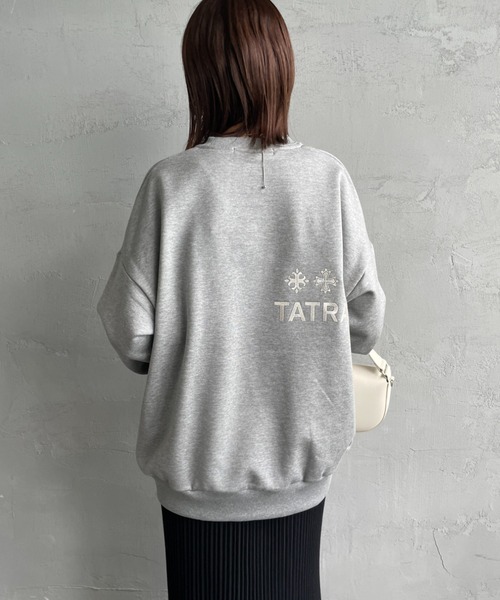 TATRAS（タトラス）の「[TATRAS/タトラス] 別注 FITART ブランドロゴ刺繍クルーネックスウェット（スウェット・レディース・グレー/ブラック/ホワイト・3/1/2）」の16枚目の写真