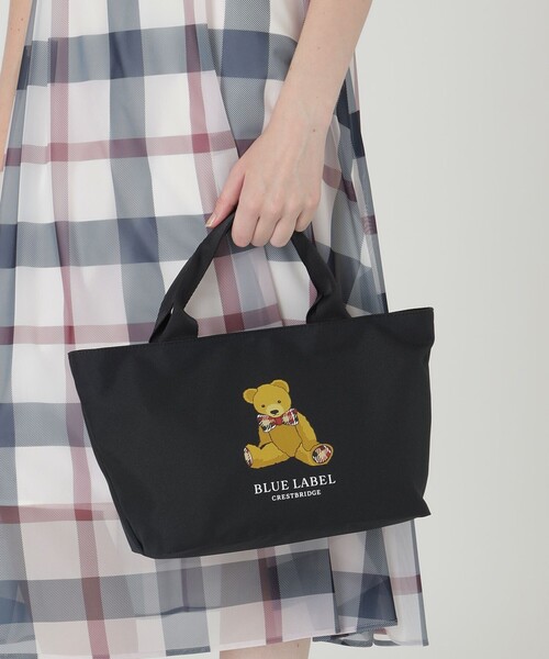 BLUE LABEL CRESTBRIDGE（ブルーレーベルクレストブリッジ）の「BEARプリントミニトート（ショルダーバッグ・レディース・ベージュ/ブラック・FREE）」の3枚目の写真