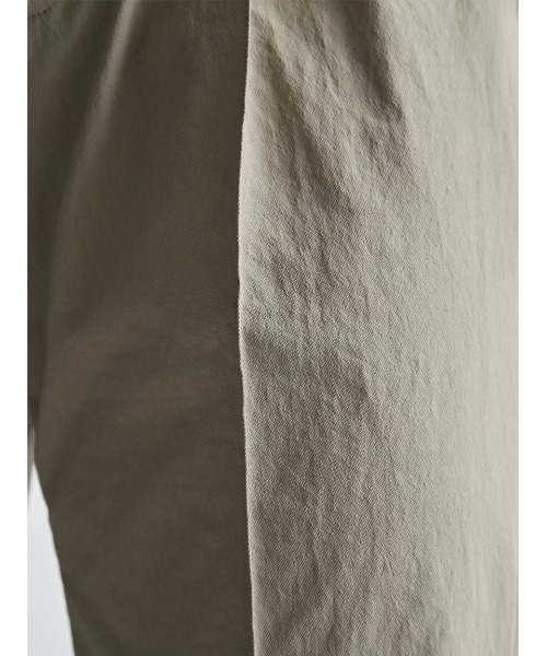 AOURE(アウール)の「VINTAGE NYLON SETUP PANTS(スラックス・メンズ・チャコールグレー/ライトベージュ/カーキ・LARGE/MEDIUM)」の11枚目の写真