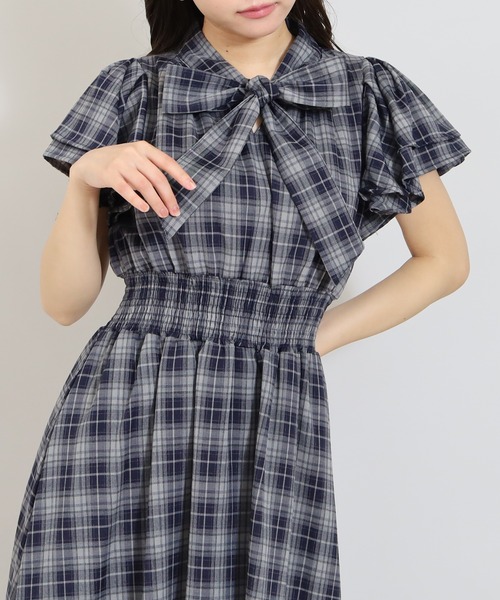 ASTORIA ODIER(アストリアオディール)の「チェックリボンタイワンピース(ワンピース・レディース・ブラック×ホワイト/ネイビー・SMALL/MEDIUM)」の6枚目の写真