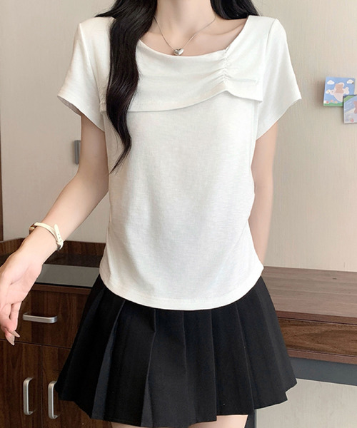 2ly2(トゥーリートゥー)の「ドレープネック ギャザー半袖カットソー(Tシャツ/カットソー・レディース・ブラック/オフホワイト/ブルー/ライトイエロー・FREE)」の6枚目の写真