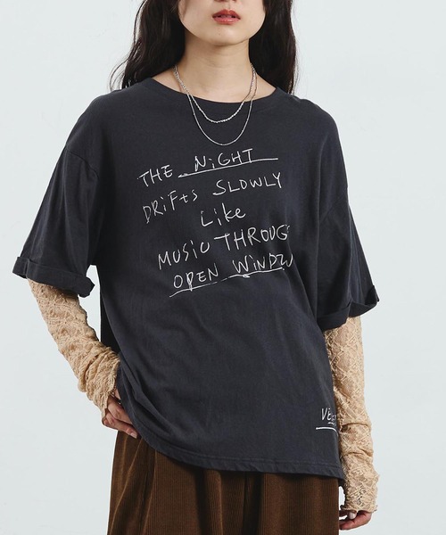 ROSE BUD(ローズバッド)の「LACE SLEEVE LAYERED TEE(Tシャツ/カットソー・レディース・チャコール/ホワイト・ONE SIZE)」の2枚目の写真