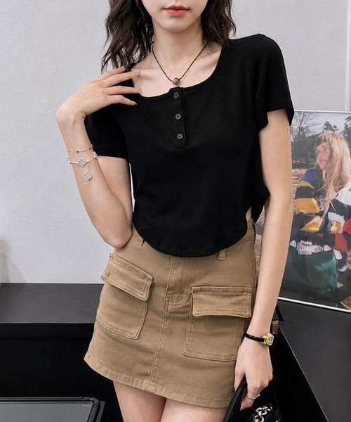 Amulet(アミュレット)の「華奢見えが叶うトレンドアイテム♪ ヘンリーネックショート丈Tシャツ(Tシャツ/カットソー・レディース・グレー/ホワイト/ブラック/ピンク・S/M/L/XL)」の10枚目の写真