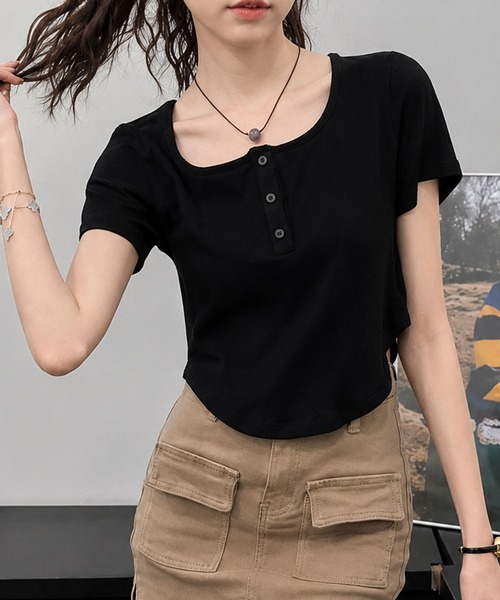 Amulet(アミュレット)の「華奢見えが叶うトレンドアイテム♪ ヘンリーネックショート丈Tシャツ(Tシャツ/カットソー・レディース・グレー/ホワイト/ブラック/ピンク・S/M/L/XL)」の13枚目の写真