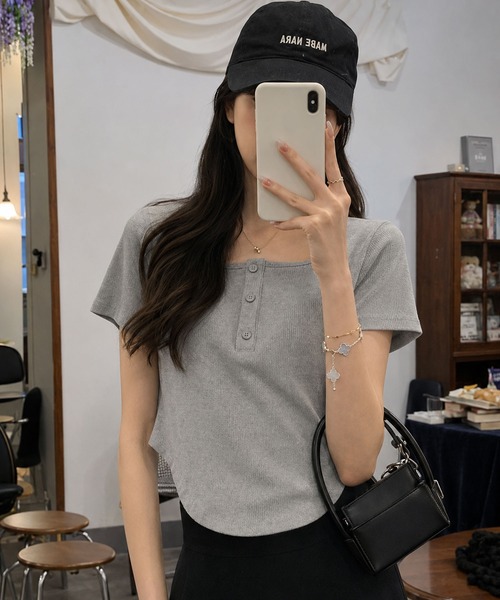 Amulet(アミュレット)の「華奢見えが叶うトレンドアイテム♪ ヘンリーネックショート丈Tシャツ(Tシャツ/カットソー・レディース・グレー/ホワイト/ブラック/ピンク・S/M/L/XL)」の16枚目の写真