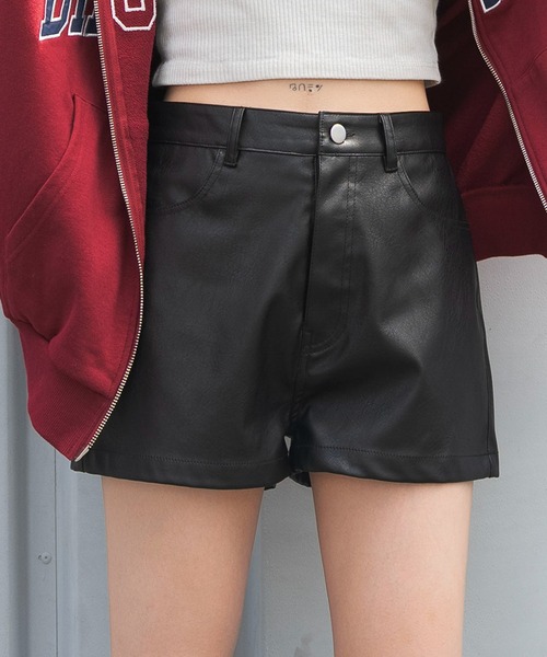 WEGO(ウィゴー)の「WEGO/【26年秋冬新作】PUマイクロショートパンツ(その他パンツ・レディース・ブラック・SMALL/MEDIUM)」の4枚目の写真