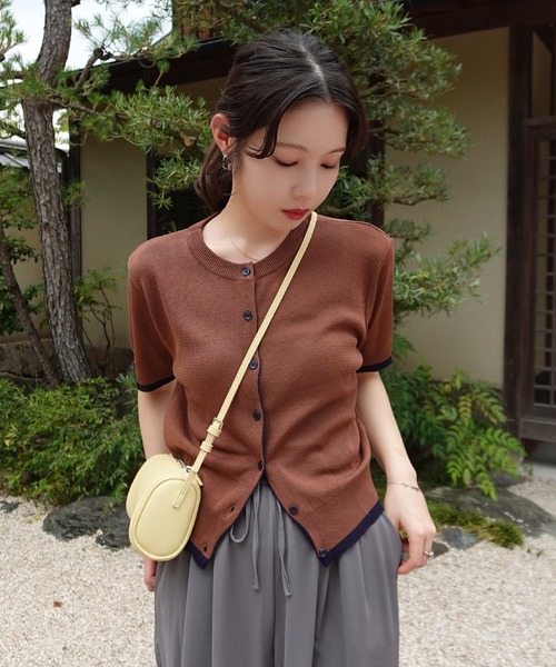 HEILIS(ヘイリス)の「【Airi Select】 バイカラー半袖ニットカーディガン/ニットカーディガン バイカラー 配色 クルーネック 半袖ニット コンパクトニット 羽織り 韓国ファッション オフィスカジュアル カジュアル 通勤 デイリー 春服 秋服 ブラウン グレー(カーディガン/ボレロ・レディース・ブラウン/グレー・FREE)」の14枚目の写真