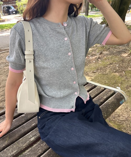 HEILIS(ヘイリス)の「【Airi Select】 バイカラー半袖ニットカーディガン/ニットカーディガン バイカラー 配色 クルーネック 半袖ニット コンパクトニット 羽織り 韓国ファッション オフィスカジュアル カジュアル 通勤 デイリー 春服 秋服 ブラウン グレー(カーディガン/ボレロ・レディース・ブラウン/グレー・FREE)」の8枚目の写真