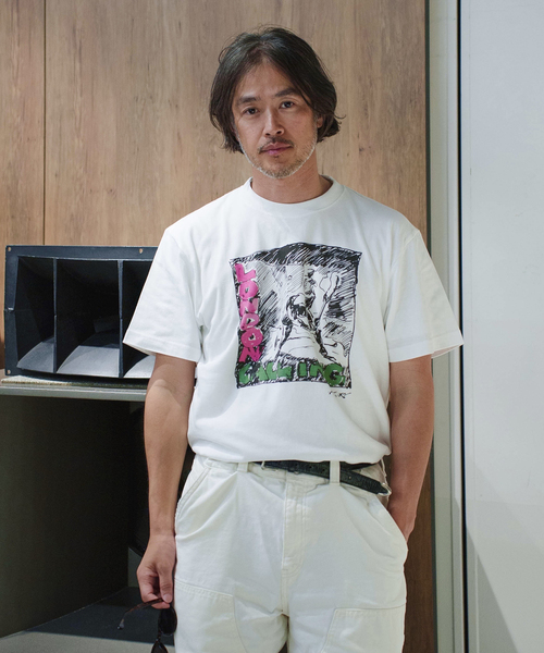 EDIFICE(エディフィス)の「《受注生産》Ray Lowry(レイローリー) × THE CLASH(ザ・クラッシュ) Tシャツ(Tシャツ/カットソー・メンズ・ホワイト/ブラック・SMALL/MEDIUM/LARGE/X-LARGE)」の3枚目の写真