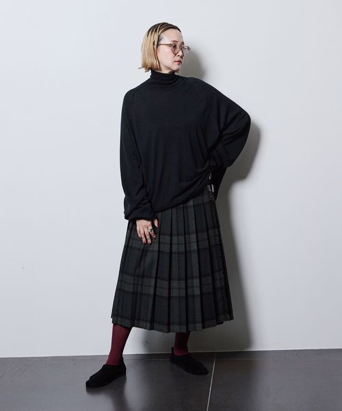 O'NEIL of DUBLIN（オニールオブダブリン）の「O'NEIL OF DUBRIN 別注 FrontPleated FashionLong[SIZE10]：スカート（スカート・レディース・チャコールグレー/レッド/グリーン・10）」の16枚目の写真