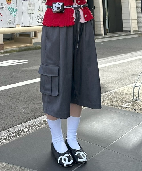 Alley Tokyo(アリートーキョー)の「【セットアップで着られる】けっこうおっきめのカーゴタイプゆるハーパン(その他パンツ・レディース・ブラック/グレー/オフホワイト・FREE)」の1枚目の写真
