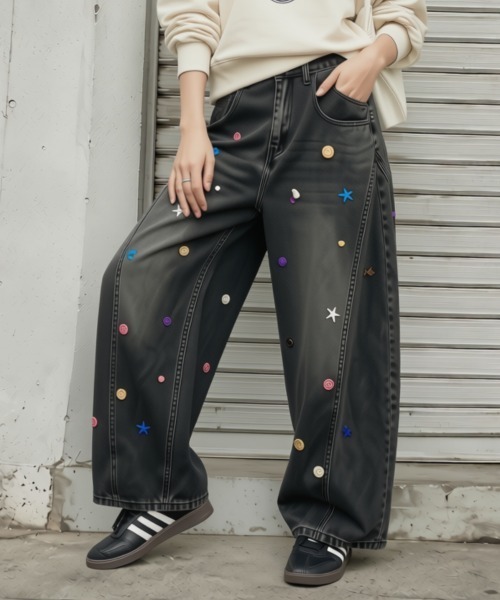 center i(センターアイ)の「カラーモチーフ付き ブラックバルーンワイドデニムパンツ(デニムパンツ・レディース・ブラック・M/S)」の3枚目の写真