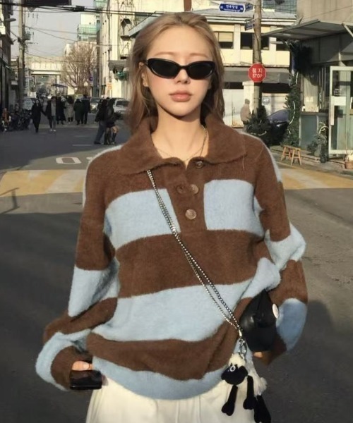 AVYL（アヴィル）の「バイカラー太ボーダー衿付きニットスキッパープルオーバー（ニット/セーター・レディース・ピンク/ブルー・M）」の4枚目の写真