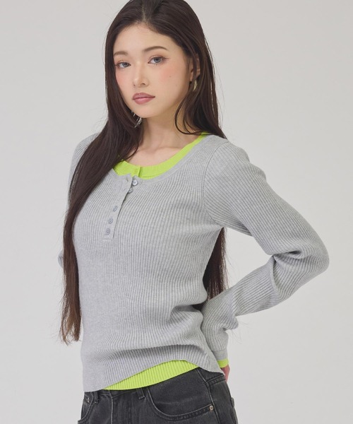 ANAP(アナップ)の「ヘンリーネック配色リブトップス(ニット/セーター・レディース・ライトグレー/ブラック/ブラウン・F)」の5枚目の写真