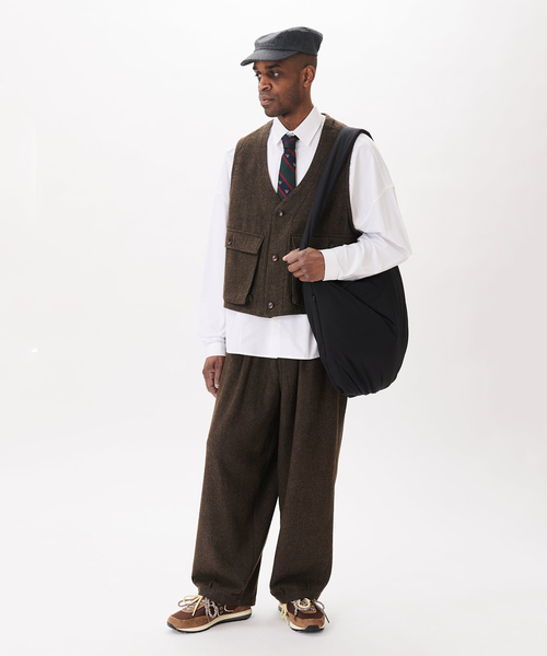 WISM(ウィズム)の「Estudio Niksen / エストゥディオ・ニクセン Pintuck Balloon Trousers(その他パンツ・メンズ・ブラウン・1)」の8枚目の写真