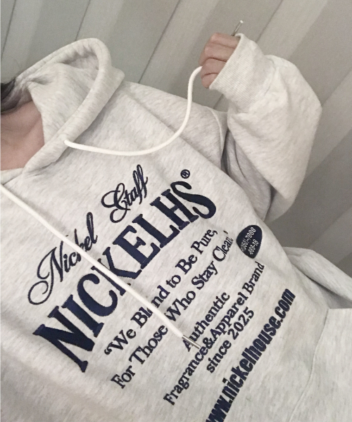 NICKEL HOUSE（ニッケルハウス）の「ニッケルスタッフ フーディ ホワイトメランジ（パーカー・メンズ・その他・1/2）」の2枚目の写真