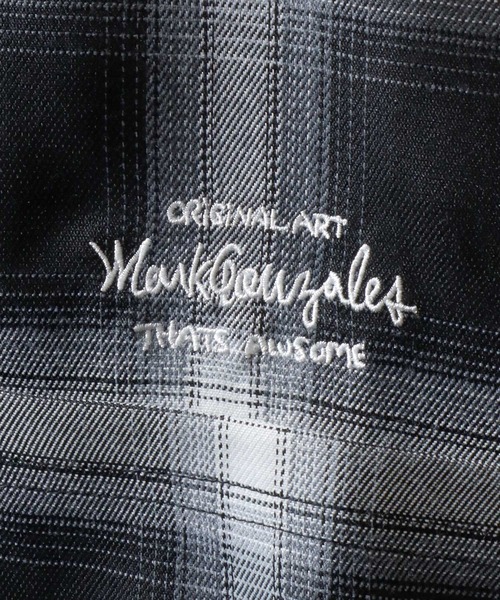 Mark Gonzales(マーク・ゴンザレス)の「MARK GONZALES ARTWORK COLLECTION/マークゴンザレス 別注 ビッグシルエット ワンポイント刺繍 無地 チェック ストライプ 長袖シャツ(シャツ/ブラウス・メンズ・ホワイト/ブラック/サックスブルー/ホワイト系その他/ブラック系その他/ブルー系その他/イエロー系その他/ブラック系その他2/ブルー系その他2・M/L/XL)」の20枚目の写真