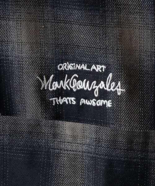 Mark Gonzales(マーク・ゴンザレス)の「MARK GONZALES ARTWORK COLLECTION/マークゴンザレス 別注 ビッグシルエット ワンポイント刺繍 無地 チェック ストライプ 長袖シャツ(シャツ/ブラウス・メンズ・ホワイト/ブラック/サックスブルー/ホワイト系その他/ブラック系その他/ブルー系その他/イエロー系その他/ブラック系その他2/ブルー系その他2・M/L/XL)」の19枚目の写真