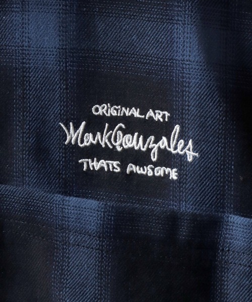 Mark Gonzales(マーク・ゴンザレス)の「MARK GONZALES ARTWORK COLLECTION/マークゴンザレス 別注 ビッグシルエット ワンポイント刺繍 無地 チェック ストライプ 長袖シャツ(シャツ/ブラウス・メンズ・ホワイト/ブラック/サックスブルー/ホワイト系その他/ブラック系その他/ブルー系その他/イエロー系その他/ブラック系その他2/ブルー系その他2・M/L/XL)」の18枚目の写真