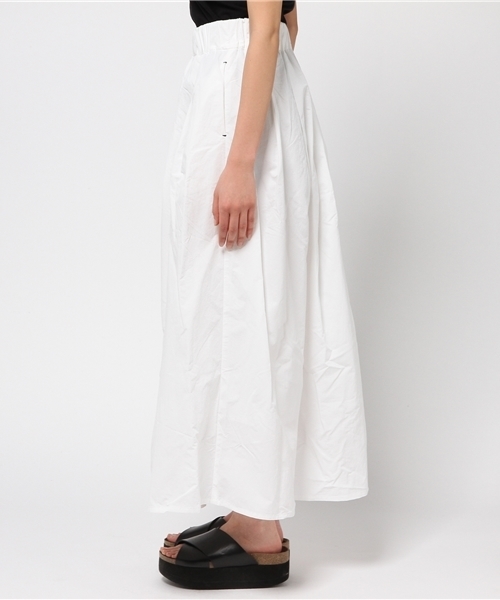 MOUSSY（マウジー）の「GATHER TUCK LONG SK/F（スカート・レディース・ホワイト/ネイビー・FREE）」の4枚目の写真