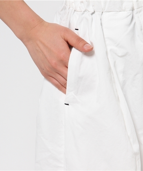 MOUSSY（マウジー）の「GATHER TUCK LONG SK/F（スカート・レディース・ホワイト/ネイビー・FREE）」の7枚目の写真