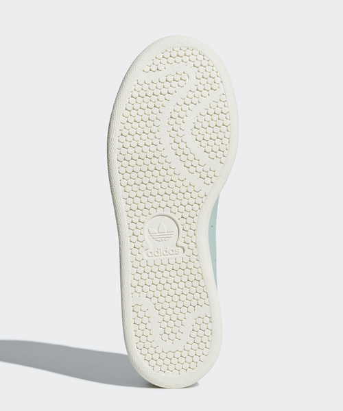 adidas(アディダス)の「スタンスミス STAN SMITH W オリジナルス(スニーカー・レディース・ホワイト/ライトグリーン・27.0cm/24.0cm/23.5cm/23.0cm/26.5cm/25.5cm/22.5cm/28.0cm/27.5cm/26.0cm/24.5cm/25.0cm/22.0cm)」の4枚目の写真