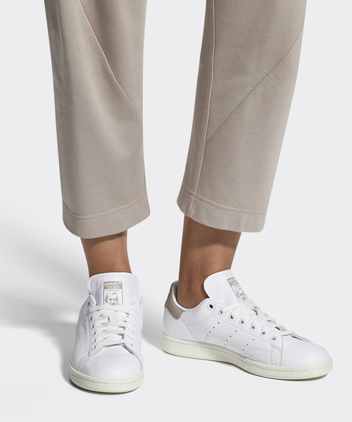 adidas(アディダス)の「スタンスミス STAN SMITH W オリジナルス(スニーカー・レディース・ホワイト/ライトグリーン・27.0cm/24.0cm/23.5cm/23.0cm/26.5cm/25.5cm/22.5cm/28.0cm/27.5cm/26.0cm/24.5cm/25.0cm/22.0cm)」の14枚目の写真