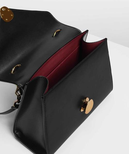 CHARLES & KEITH(チャールズ & キース)の「メタルディテールプッシュロックハンドバッグ / Metal Detail Push-Lock Handbag(ハンドバッグ・レディース・ブラック/マルーン/サックスブルー/スモークピンク・L)」の7枚目の写真