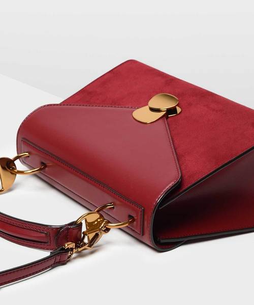 CHARLES & KEITH(チャールズ & キース)の「メタルディテールプッシュロックハンドバッグ / Metal Detail Push-Lock Handbag(ハンドバッグ・レディース・ブラック/マルーン/サックスブルー/スモークピンク・L)」の19枚目の写真