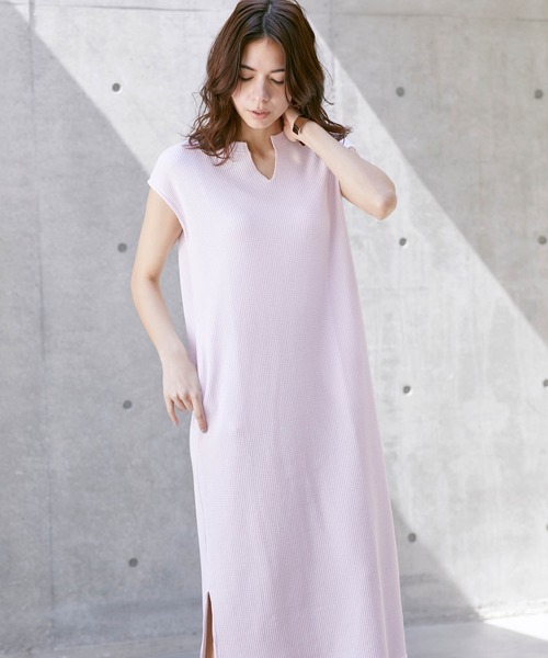 Chaco closet(チャコ クローゼット)の「ポケット付きサーマル スキッパー スリットロングワンピース(ワンピース・レディース・オフホワイト/ブラック/杢グレー/オリーブ/ネイビー/バイオレット/ベージュ・FREE)」の17枚目の写真