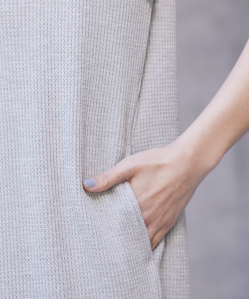 Chaco closet(チャコ クローゼット)の「ポケット付きサーマル スキッパー スリットロングワンピース(ワンピース・レディース・オフホワイト/ブラック/杢グレー/オリーブ/ネイビー/バイオレット/ベージュ・FREE)」の15枚目の写真