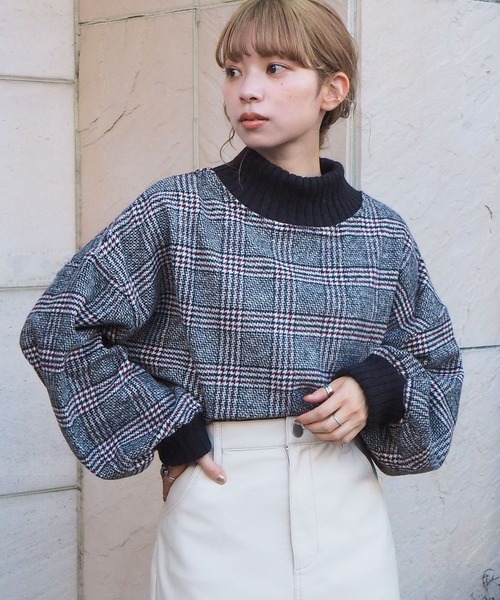 tiptop(ティップトップ)の「ニットリブ使いハイネックプルオーバー(スウェット・レディース・アイボリー/ブラック/ダークグレー/グレイッシュベージュ/ブルー/パープル/スモークピンク/B/A/D/E/C/F・FREE)」の9枚目の写真