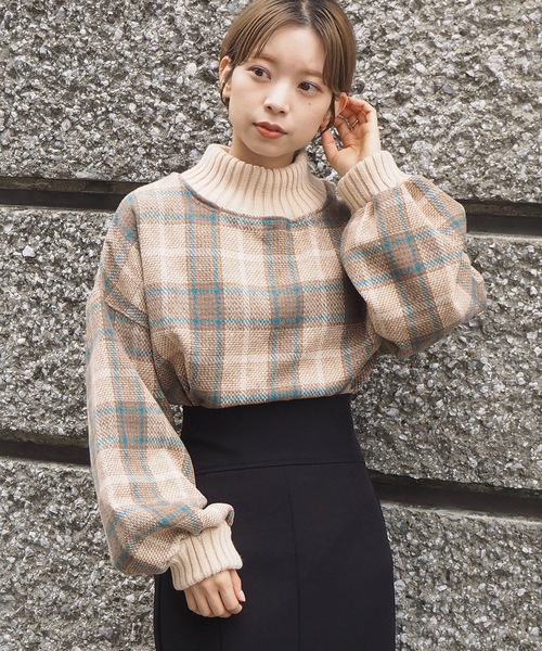 tiptop(ティップトップ)の「ニットリブ使いハイネックプルオーバー(スウェット・レディース・アイボリー/ブラック/ダークグレー/グレイッシュベージュ/ブルー/パープル/スモークピンク/B/A/D/E/C/F・FREE)」の11枚目の写真