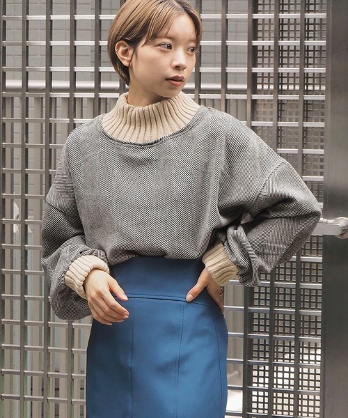 tiptop(ティップトップ)の「ニットリブ使いハイネックプルオーバー(スウェット・レディース・アイボリー/ブラック/ダークグレー/グレイッシュベージュ/ブルー/パープル/スモークピンク/B/A/D/E/C/F・FREE)」の12枚目の写真