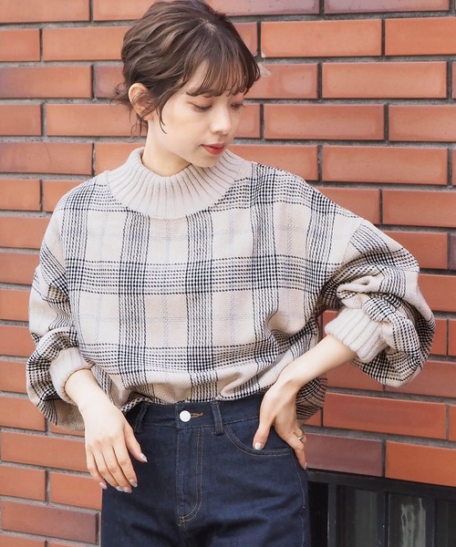 tiptop(ティップトップ)の「ニットリブ使いハイネックプルオーバー(スウェット・レディース・アイボリー/ブラック/ダークグレー/グレイッシュベージュ/ブルー/パープル/スモークピンク/B/A/D/E/C/F・FREE)」の13枚目の写真