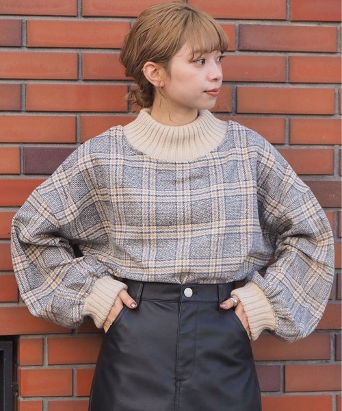 tiptop(ティップトップ)の「ニットリブ使いハイネックプルオーバー(スウェット・レディース・アイボリー/ブラック/ダークグレー/グレイッシュベージュ/ブルー/パープル/スモークピンク/B/A/D/E/C/F・FREE)」の20枚目の写真